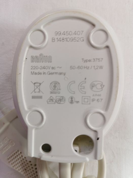 Зубна щітка електрична Oral - B.