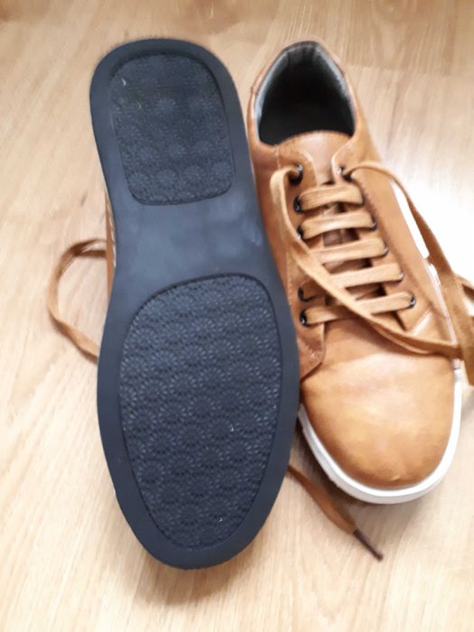 sprzedam męskie buty sportowe roz.40