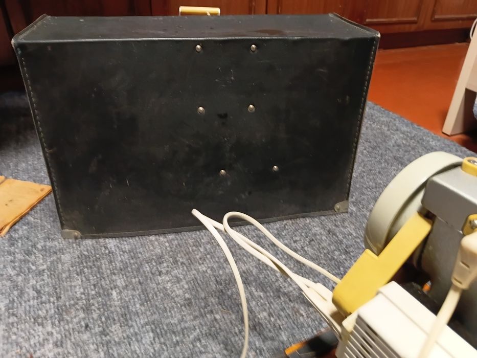 Швейная машинка электрическая "Чайка 142 М"