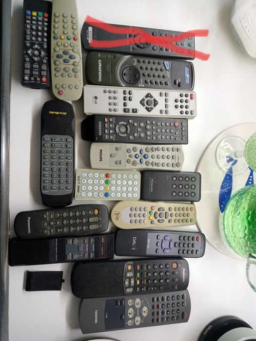 Пульты управления ТВ CD и другие цена за все