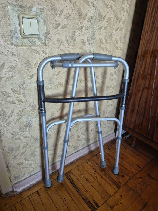 Ходунки для взрослых.