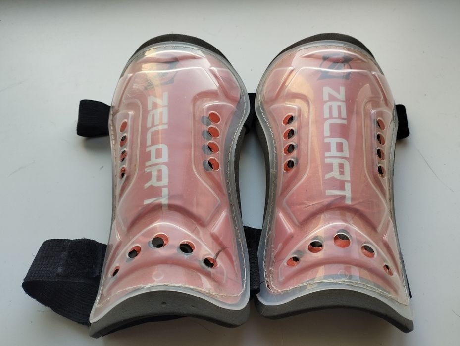 Футбольные щитки