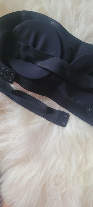 Biustonosz samonośny C