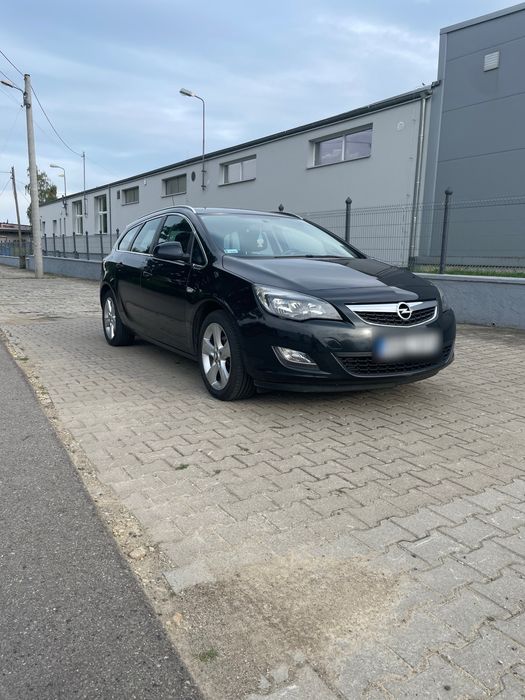 Sprzedam Opel Astra J kombi Sports Tourer