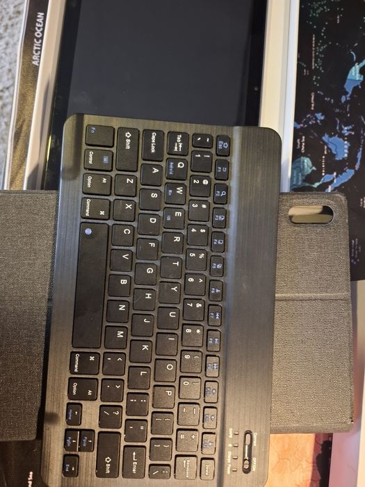 Tablet  como nova com teclado Bluetooth e capa portetora