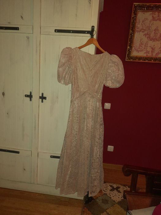 Vestido de cerimónia de cor champanhe com renda