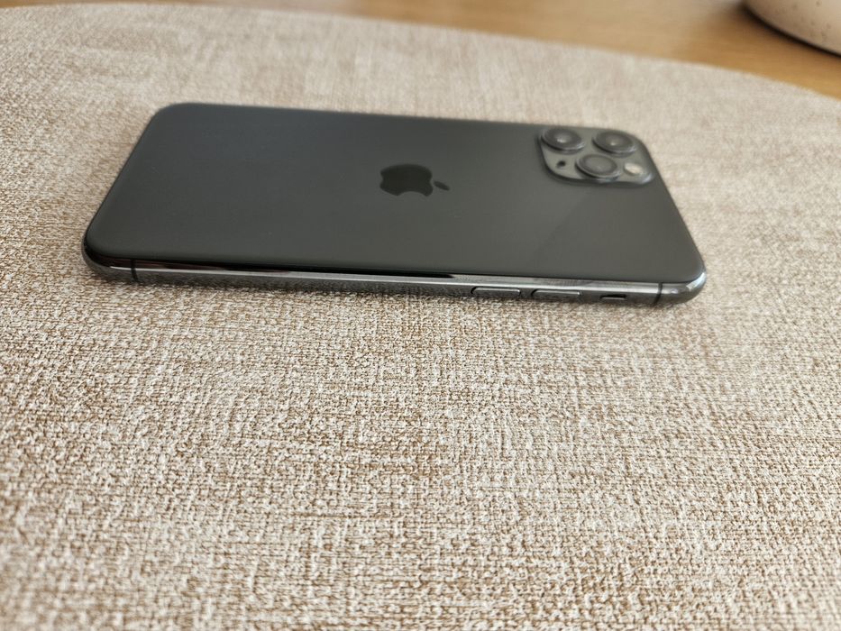 iPhone 11 Pro + etui