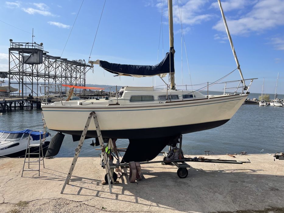 Яхта парусная Jaguar 27