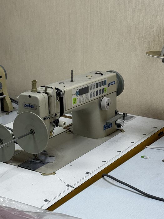 Промислова прямострочна швейна машина