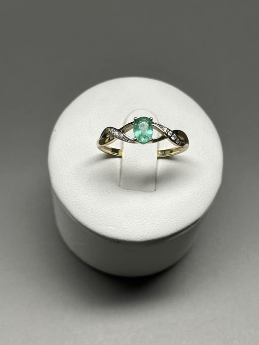 Pierścionek Żółte złoto Naturalny Szmaragd r17 próby 585