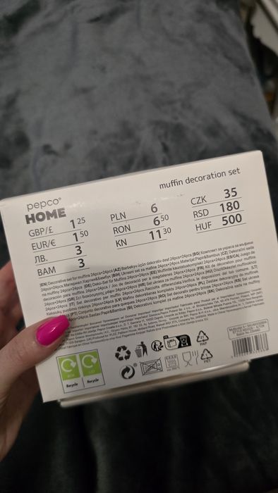 Sprzedam opakowanie na mufinki idealne na garden party , baby shower