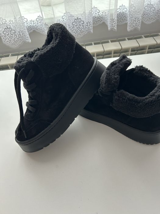 Черевики замшеві чорні короткі