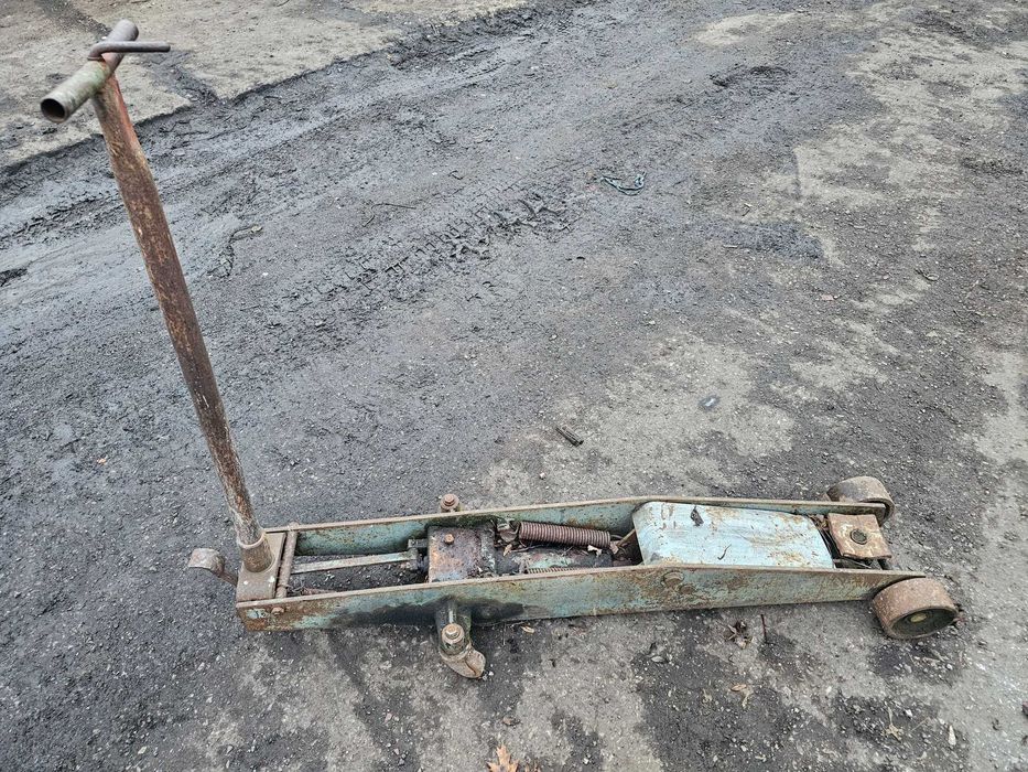 Podnośnik wózkowy, ciężarowy typu żaba