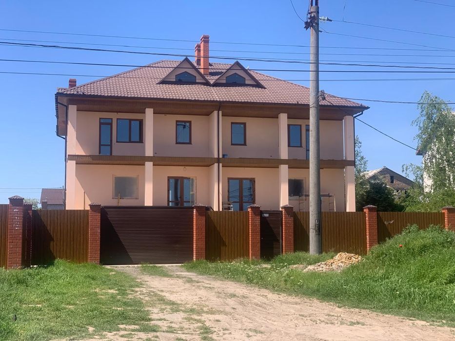 Продається! Великий будинок 460 м.кв. на 18сот.землі Малодолинськ