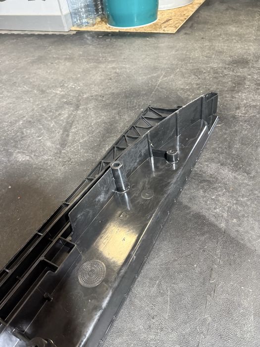 Підніжка ступенька порог бокової дверки спрінтер Sprinter W907 W910