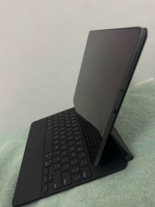 ¡Pad Pro 12.9" (4.ª Geração) 256GB Wi-Fi + Cellular + Pencil 2 + Magic Keyboard