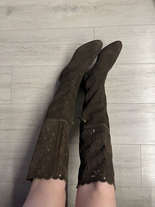 чоботи сапоги ботфорти високі труби низький каблук kitten heels  тренд