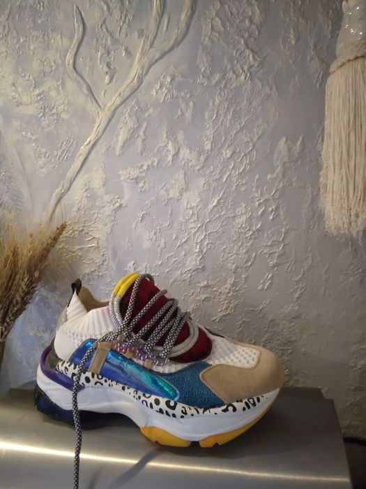 Кросовки женские