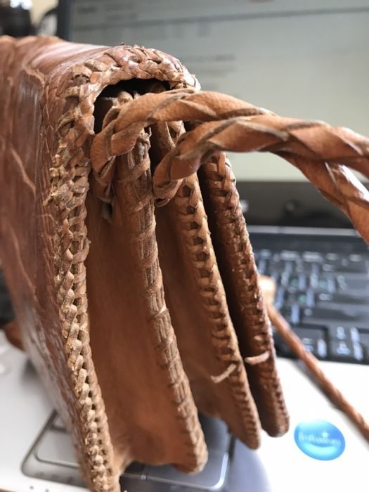 Сумочка из кожи крокодила