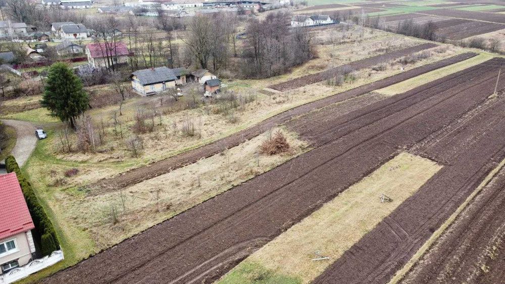 Продаж ділянки Іваниківка, 24 сот С/Г, світло, газ, 2 заїзди, будинки