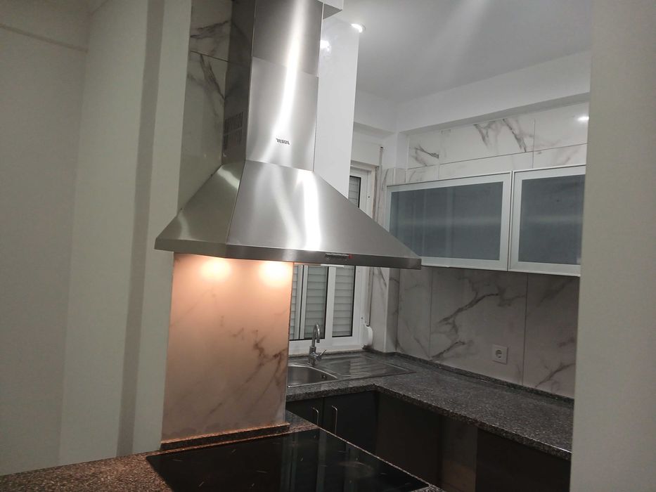 Apartamento em Almada/ Barrocas arrenda-se