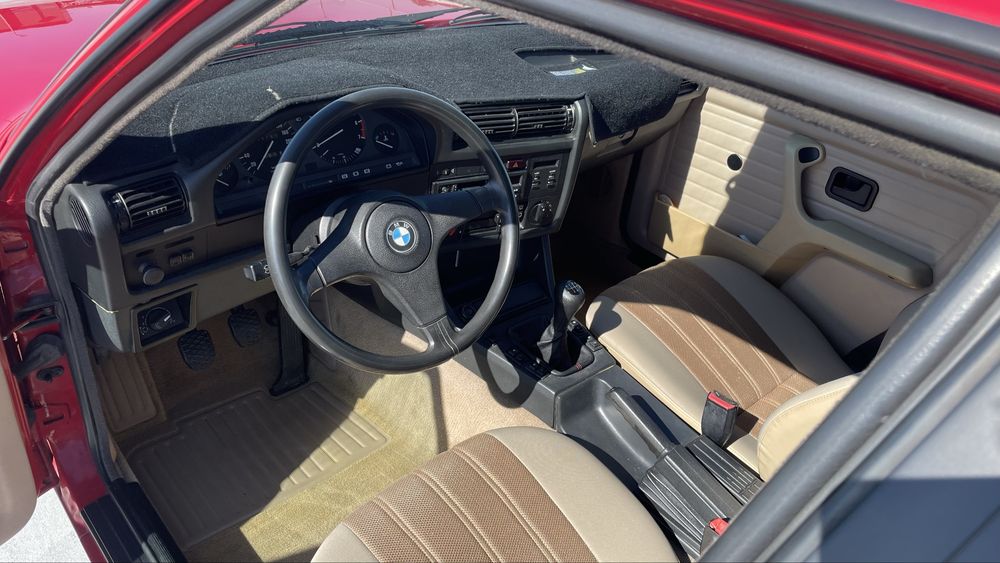 BMW E30 318i baur 34000 zł i sedan na żółtych tablicach 38000 zł