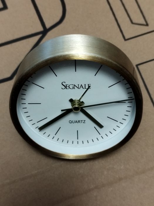 Zegarek na szafkę nocną