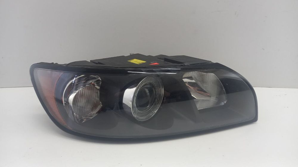 Фара правая Volvo V40 V50 2006 31335231