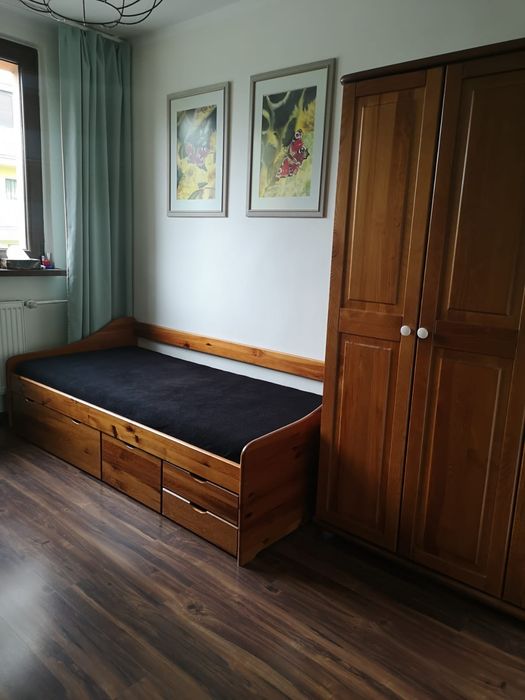Solidny komplet mebli z litej sosny – szafa, komoda, łóżko z szufladami