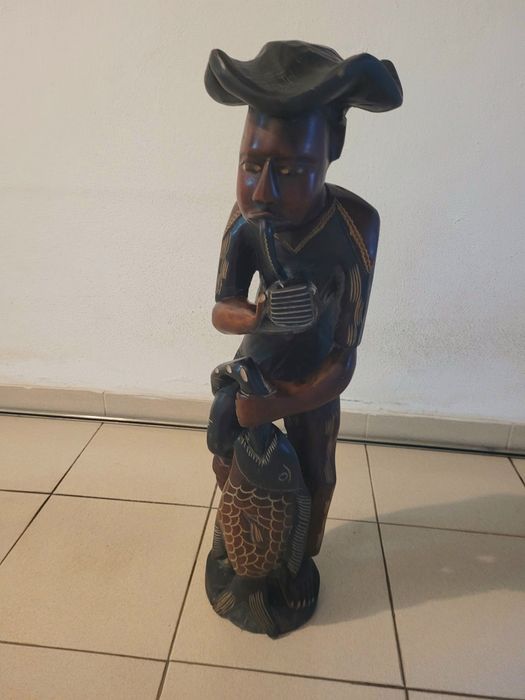 Estatueta de Madeira