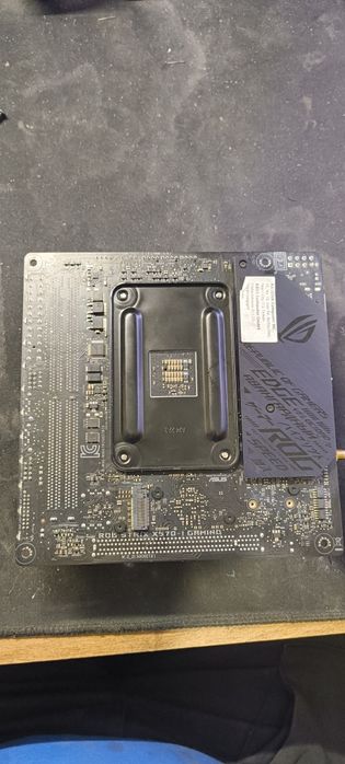 Płyta główna Asus ROG Strix X570-i Gaming Mini Itx