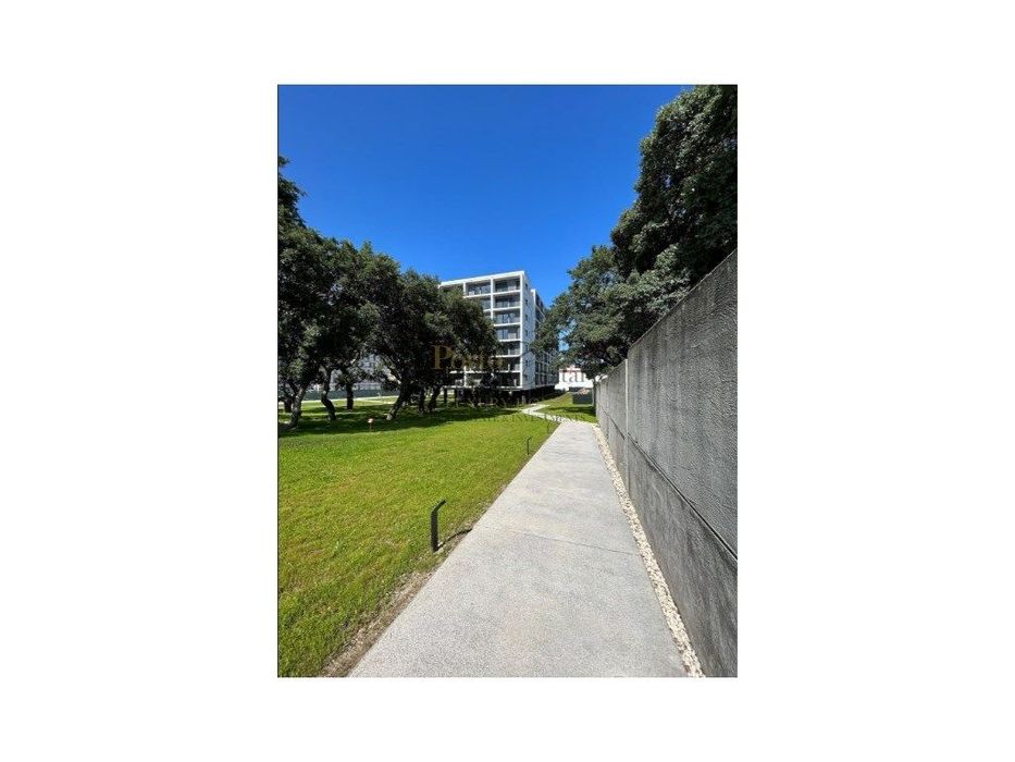 Excelente Apartamento T0 Novo, Com Cozinha Equipada E Lugar De Gara...