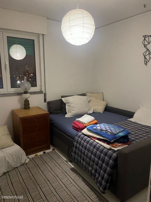 Quarto - localizado em Carcavelos Lisbon