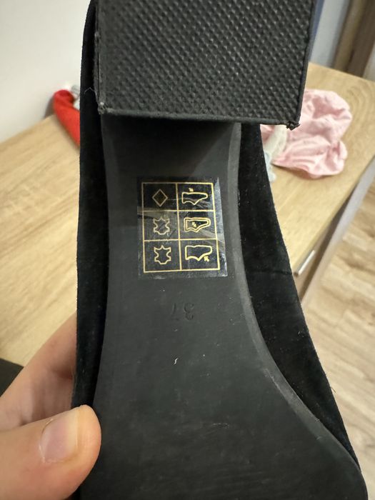 Czarne czółenka 37