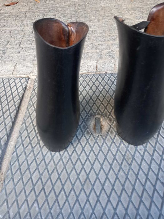 Perneiras para caneleira em couro