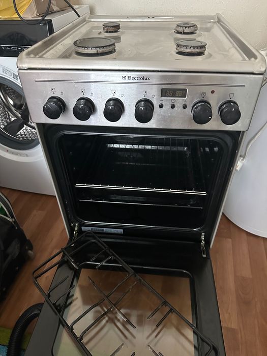 Продам плиту Electrolux (б/у)