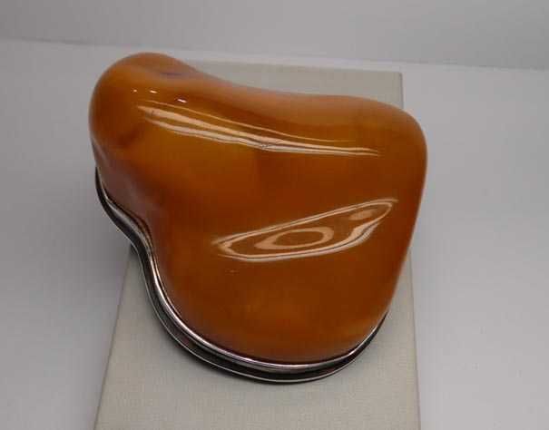 Okazała broszka miodowy bursztyn srebrna oprawa.