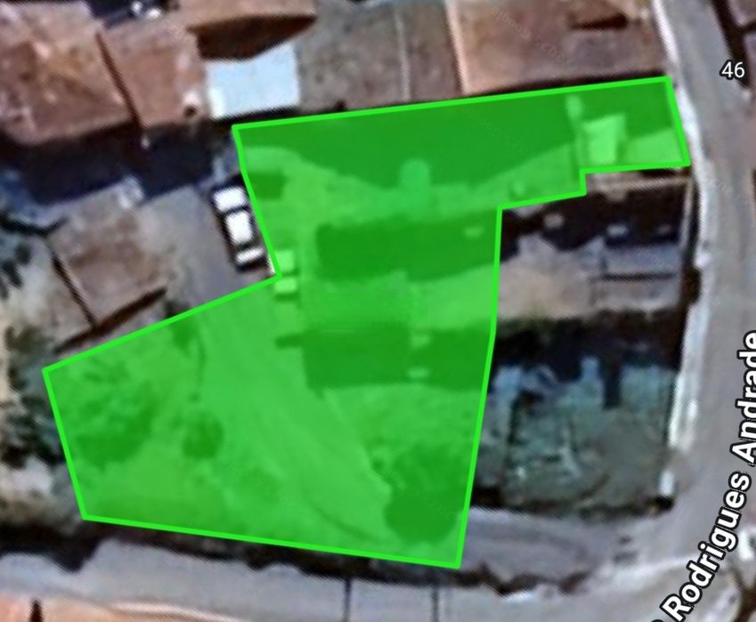 Moradia em ruínas para reconstrução