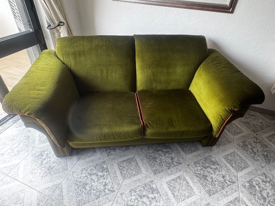 Sofá em veludo verde