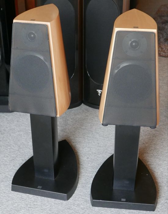 JBL Ti2K com suportes dedicados ( JBL )