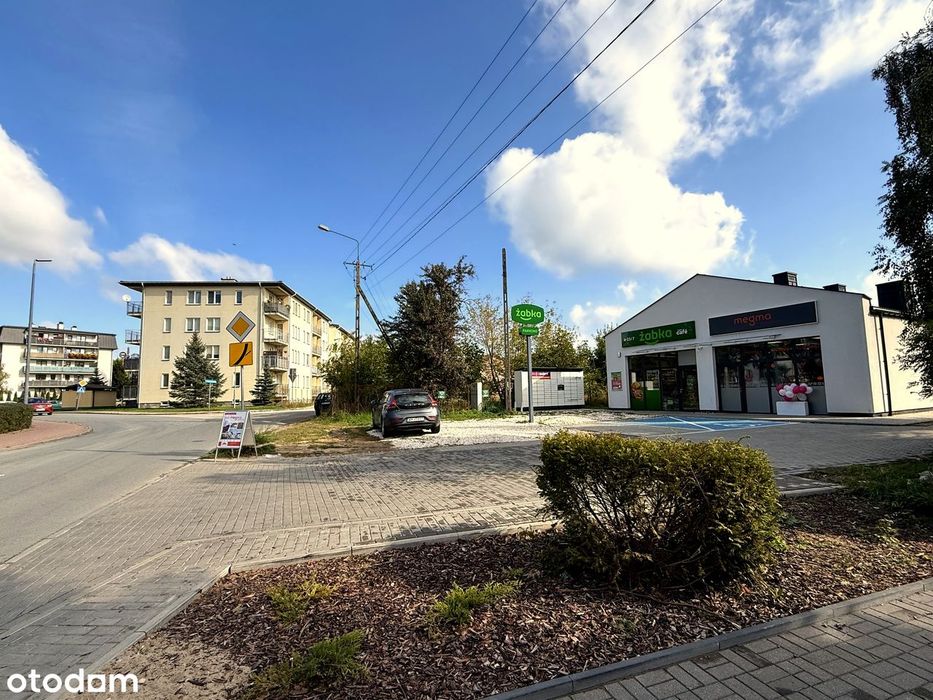 Lokal na sprzedaż z witryną i parkingiem - Żabka