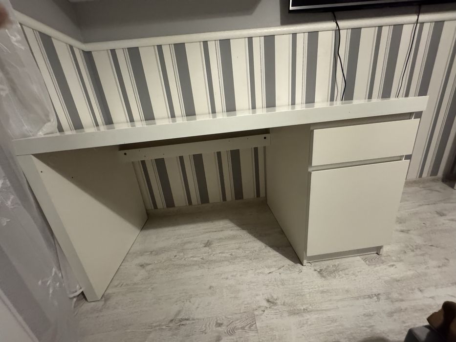 Biurko biale z ikea