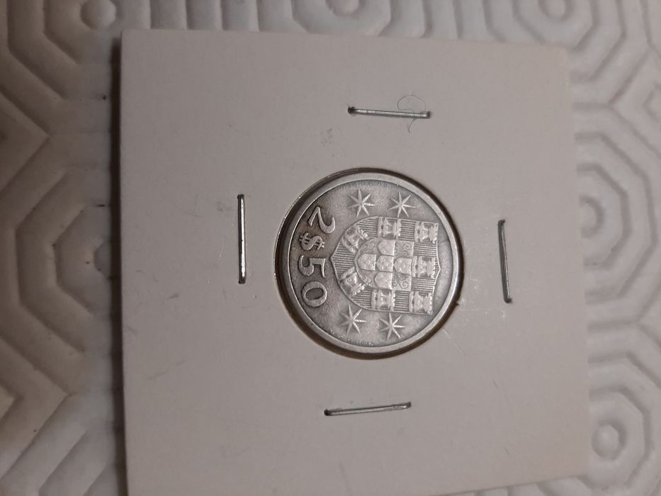 Moeda de 2 escudos e 50 cêntavos de 1963