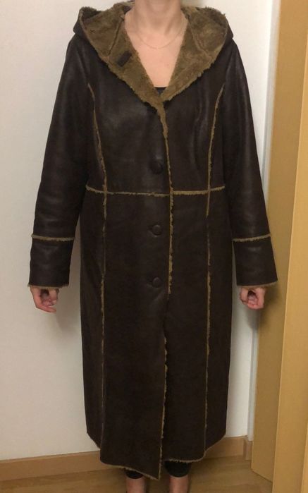 Casaco comprido com capuz