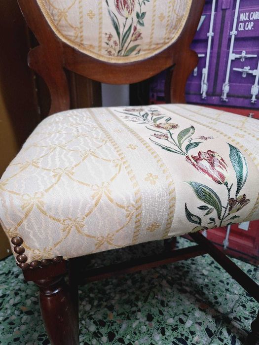 Cadeira antiga de madeira estofada. Antique Upholstered wooden chair