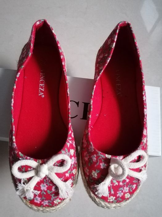 NOWE balerinki r. 32. Materialne na gumowej podeszwie typu espadryle.