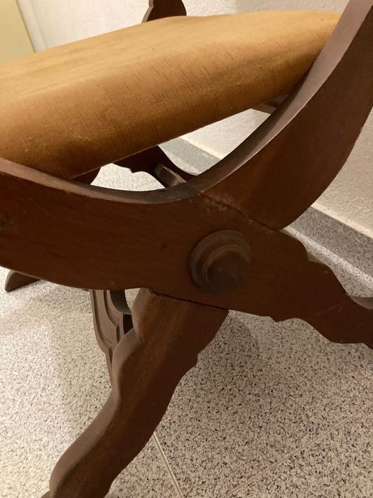 Cadeirão de madeira para restaurar