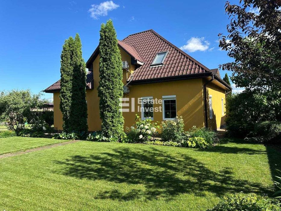 Продаж двоповерхового будинку 200 м² на доглянутій ділянці 12 соток, село Лютіж