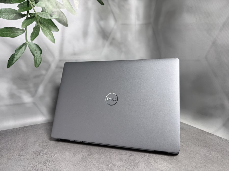 Ноутбук Dell Latitude 5310 / i5-10210U / 8GB / SSD 256GB / 13.3" FHD IPS / Windows 11 Pro