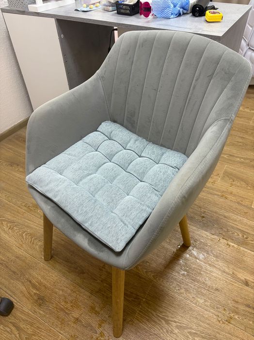 Крісло в сірому кольорі. Без пошкоджень